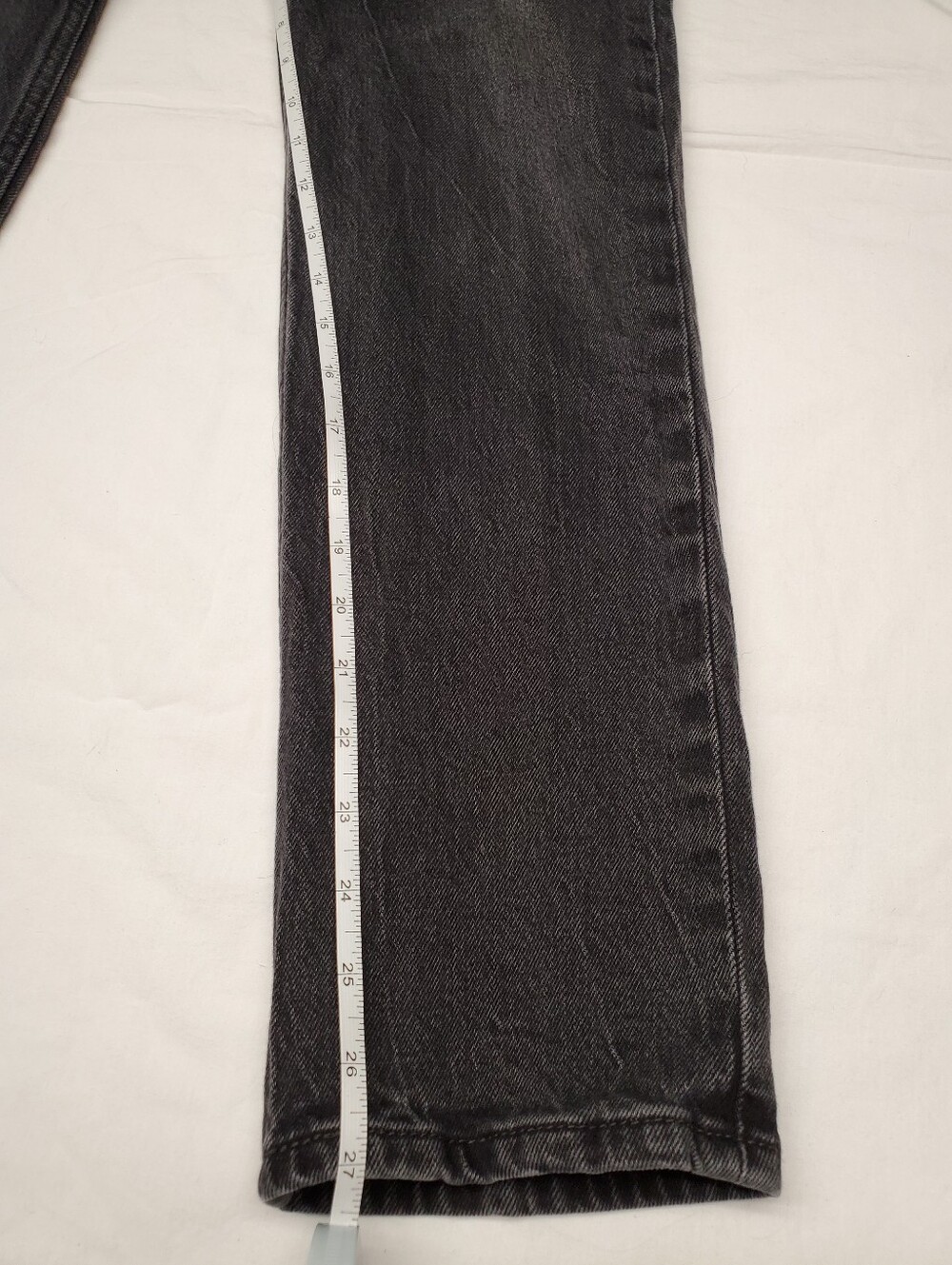 Levi's Premium 70s High Slim Straight Jeans Size 24 Gray Black Wash Ultra High - Picture 4 of 7